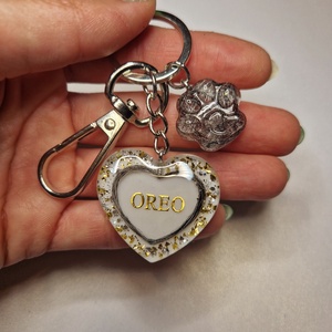 Emlékőrző kulcstartó kiskedvenced szőréből - ékszer - ékszerszett - Meska.hu