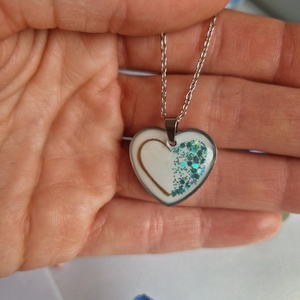 Hajtincses szív alakú emlékőrző nemesacél nyaklánc - ékszer - ékszerszett - Meska.hu