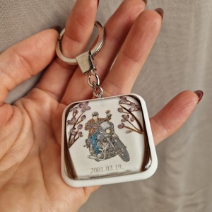 Hajtincses emlékőrző motoros kulcstartó személyreszabható - ékszer - ékszerszett - Meska.hu