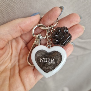 Emlékőrző kulcstartó kiskedvenced szőréből - ékszer - ékszerszett - Meska.hu