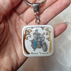 Hajtincses emlékőrző motoros kulcstartó személyreszabható - ékszer - ékszerszett - Meska.hu