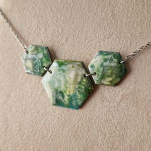 Pisztácia zöld ezüst hexa nyaklánc  - Meska.hu
