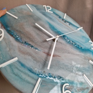 Türkiz epoxy óra ásványokkal - otthon & életmód - dekoráció - fali és függő dekoráció - falióra & óra - Meska.hu