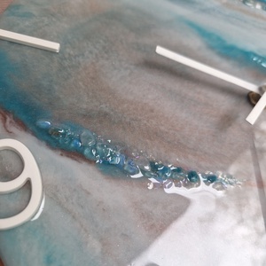 Türkiz epoxy óra ásványokkal - otthon & életmód - dekoráció - fali és függő dekoráció - falióra & óra - Meska.hu