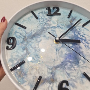 Jégtánc epoxy óra fehér kerettel 25cm átmérőjű  - Meska.hu