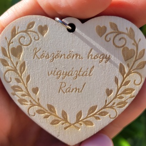 Egyedi lézergravírozott szív alakú fa kulcstartó � Ballagásra, köszönőajándéknak vagy bármilyen alkalomra - Meska.hu