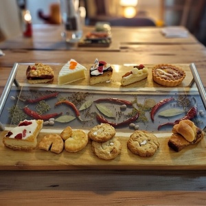 Akácfa tálaló - fűszerek betéttel átlátszó gyantában - otthon & életmód - konyhafelszerelés, tálalás - sütés, főzés - vágódeszka - Meska.hu