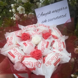 Raffaello bonbon ajándék box édesség doboz habrózsával strassz kövekkel ballagás anyák napja szülinap évforduló nőnap - otthon & életmód - dekoráció - virágdísz és tartó - virágbox, virágdoboz - Meska.hu
