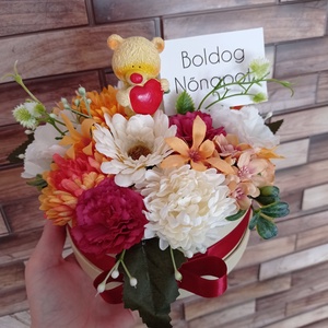 Vegyes selyemvirág doboz macival anyák napjára ballagásra virágbox dekoráció  - otthon & életmód - dekoráció - virágdísz és tartó - virágbox, virágdoboz - Meska.hu
