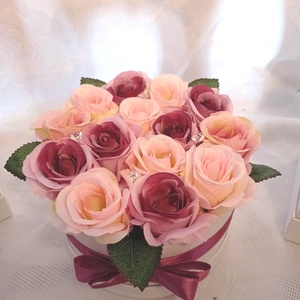 Romantikus rózsák virágdoboz selyemvirágból anyák napi rózsabox, Otthon & Lakás, Dekoráció, Virágdísz és tartó, Csokor & Virágdísz, Virágkötés, MESKA