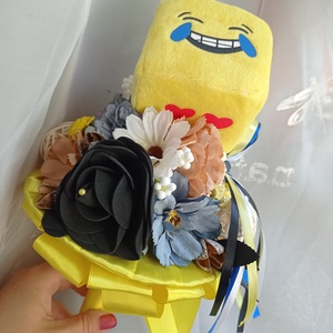 Ballagási csokor plüss Emoji figurával - otthon & életmód - dekoráció - virágdísz és tartó - csokor & virágdísz - Meska.hu