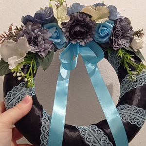Selyemvirágos koszorú 25 cm - kék - otthon & életmód - vallás - temetkezési tárgy - Meska.hu
