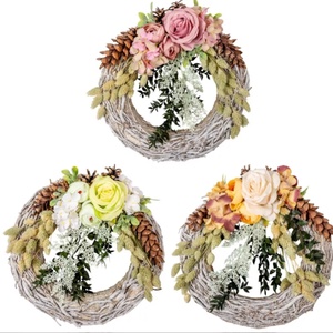 Vesszős szalma koszorú 6 db-os szett selyem- és szárazvirággal kegyeleti dísz 28 cm + 2 db AJÁNDÉK vesszőkereszt, Otthon & Életmód, Vallás, Temetkezési tárgy, Sírkoszorú, kegyeleti koszorú, Virágkötés, MESKA