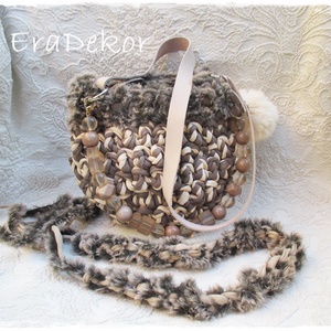 Monogramos,  szőrmés táska nyaklánccal - táska & tok - kézitáska & válltáska - válltáska - Meska.hu