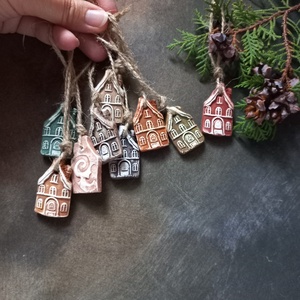 Rusztikus festett házikók karácsonyfadíszek 10 db/szett - Meska.hu