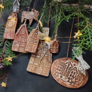 Rusztikus festett házikók karácsonyfadíszek 10 db/szett - karácsony - karácsonyi lakásdekoráció - karácsonyfadíszek - Meska.hu