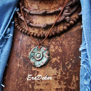 Türkiz virág nyaklánc, Ékszer, Nyaklánc, Medálos nyaklánc, Festett tárgyak, MESKA