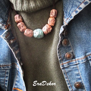 Türkíz és natúr  árnyalatú nyakláncok - ékszer - nyaklánc - medálos nyaklánc - Meska.hu