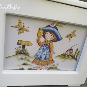 A tükrös kislány meséje, játéktároló láda - baba - mama - keresztelő kellékek - keresztelőajándékok - Meska.hu