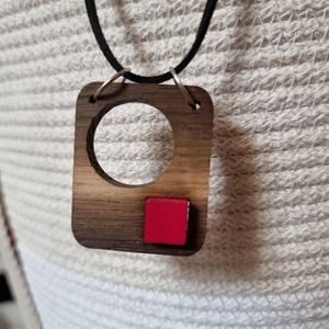 Irizáló fa nyaklánc , Ékszer, Nyaklánc, Medálos nyaklánc, Ékszerkészítés, Famegmunkálás, MESKA