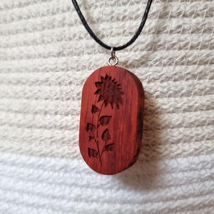 Padouk fa nyaklánc, Ékszer, Nyaklánc, Medálos nyaklánc, Ékszerkészítés, Famegmunkálás, MESKA