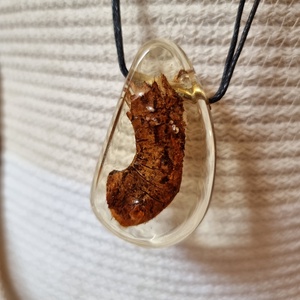 Gyantába öntött egyedi fa ékszer , Ékszer, Nyaklánc, Medálos nyaklánc, Ékszerkészítés, Famegmunkálás, MESKA