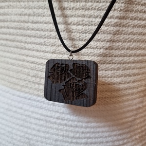 Rózsa movítumos diófa medál nyaklánccal - ékszer - nyaklánc - medálos nyaklánc - Meska.hu