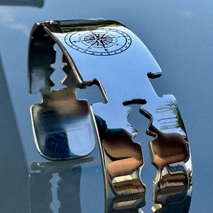 Gravírozott férfi nemesacél karkötő - prémium open cuff - Meska.hu