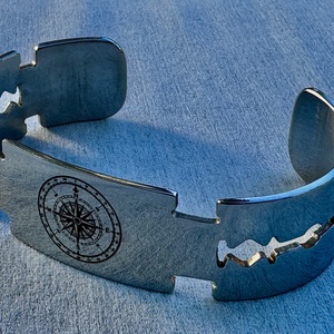 Gravírozott férfi nemesacél karkötő - prémium open cuff - ékszer - karkötő - széles karkötő - Meska.hu