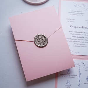Rózsaszín kinyitható esküvői meghívó, viaszpecséttel, zsebes meghívó, borítékra hajtható meghívó - Meska.hu