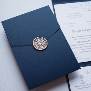 Tengerészkék kinyitható esküvői meghívó, viaszpecséttel, zsebes meghívó, borítékra hajtható meghívó - Meska.hu