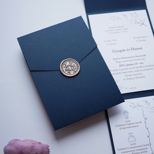 Tengerészkék kinyitható esküvői meghívó, viaszpecséttel, zsebes meghívó, borítékra hajtható meghívó - esküvő - meghívó & kártya - meghívó - Meska.hu