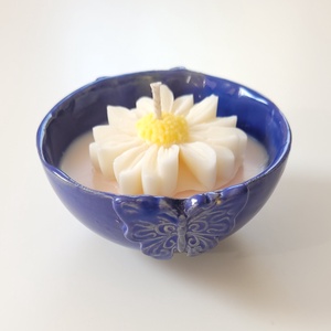 Nőnapi százszorszép gyertya, bazsarózsa illat - Meska.hu