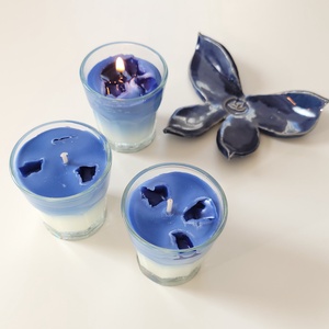 Butterfly pea jeges latte gyertya, erdei gyümölcs illattal - otthon & életmód - gyertya, illat, aroma - gyertya - Meska.hu