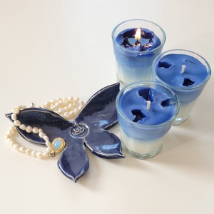 Butterfly pea jeges latte gyertya, erdei gyümölcs illattal - otthon & életmód - gyertya, illat, aroma - gyertya - Meska.hu