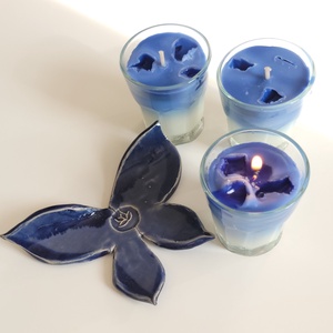 Butterfly pea jeges latte gyertya, erdei gyümölcs illattal - otthon & életmód - gyertya, illat, aroma - gyertya - Meska.hu