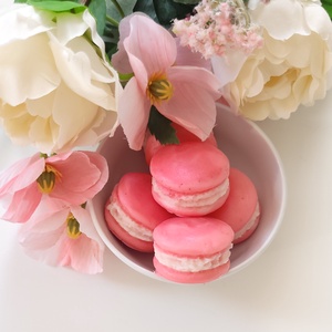 Macaron illatviasz, málnás panna cotta illattal - otthon & életmód - gyertya, illat, aroma - illatviasz - Meska.hu
