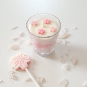 Sakura latte illatgyertya, édeskés cseresznye illattal - otthon & életmód - gyertya, illat, aroma - gyertya - Meska.hu