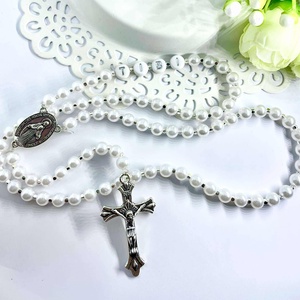 Eszüst színű gyöngyös  rózsafüzér névvel- kézmüves, személyre szabható ajándék keresztelőre vagy bérmálásra - Meska.hu