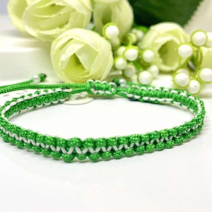  Fonott karkötő  -fehér-zöld színű, gyöngyös díszítéssel - ékszer - karkötő - fonott karkötő - Meska.hu