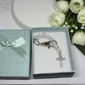 Gyöngyös Elegancia: Fényes Kereszt Kulcstartó Exkluzív Díszdobozban - ékszer - nyaklánc - monogram & névnyaklánc - Meska.hu