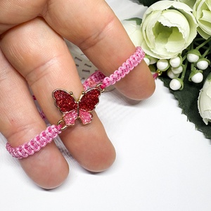 Csillogó Bordó Pillangós Makramé Karkötő  Lágy Rózsaszín Szatén Zsinórral - ékszer - karkötő - karkötő medállal - Meska.hu