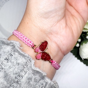 Csillogó Bordó Pillangós Makramé Karkötő  Lágy Rózsaszín Szatén Zsinórral - ékszer - karkötő - karkötő medállal - Meska.hu