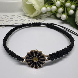 Fonott virágos makramé karkötő  , Ékszer, Karkötő, Fonott karkötő, Csomózás, Ékszerkészítés, MESKA