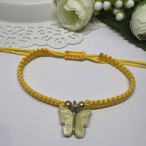 Fonott makramé karkötő pillangós sárga    - ékszer - karkötő - karkötő medállal - Meska.hu