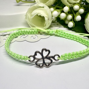 Fonott makramé karkötő zöld  lóherével  - ékszer - karkötő - fonott karkötő - Meska.hu