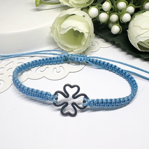 Fonott makramé karkötő kék lóherével  - ékszer - karkötő - fonott karkötő - Meska.hu