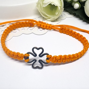 Fonott makramé karkötő narancs sárga  lóherével , Ékszer, Karkötő, Fonott karkötő, Csomózás, Ékszerkészítés, MESKA