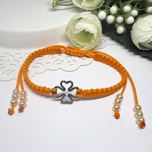 Fonott makramé karkötő narancs sárga  lóherével  - ékszer - karkötő - fonott karkötő - Meska.hu