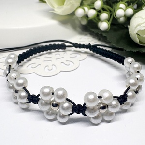 Fonott makramé fehér gyöngy virág mintás  - ékszer - karkötő - fonott karkötő - Meska.hu